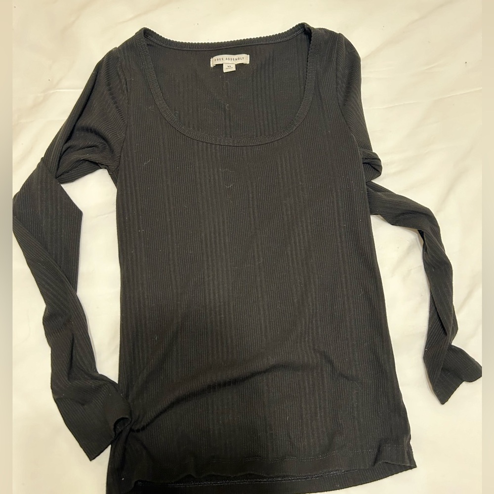 black long sleeve scoop neck top